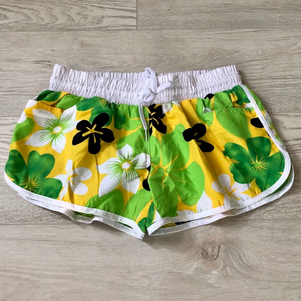 New Italian Girl’s Dri-Fit Athletic Floral Shorts - Picture 1 of 16